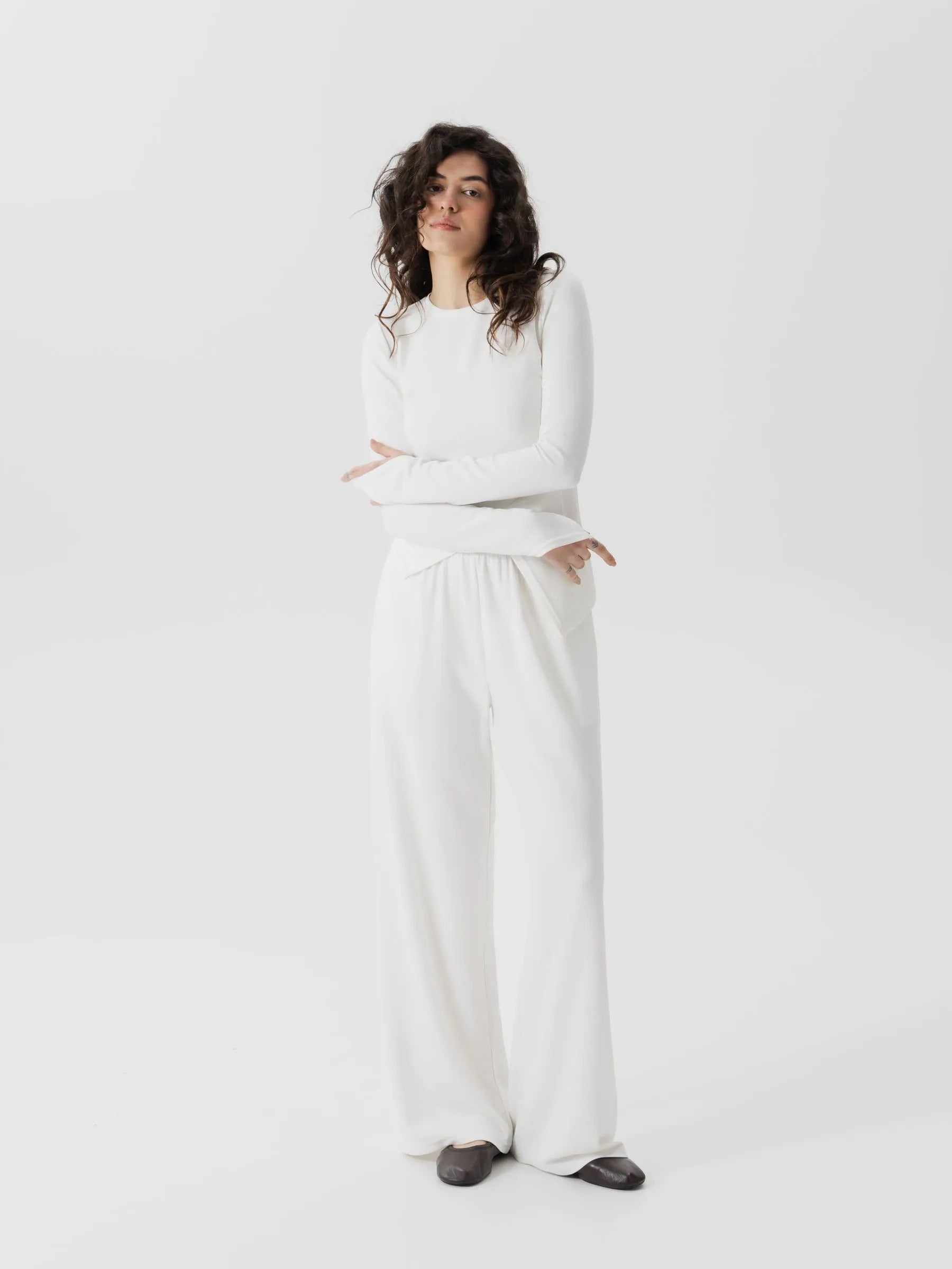 Clean lines and effortless vibes. 🕊️ Sometimes all you need is a monochrome look to feel your best.
Sizes:S/M